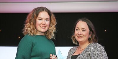 Penelope Milner accepts CUBO Student Star Award 2022